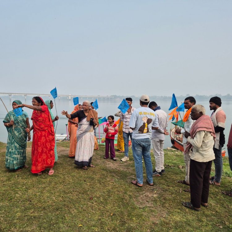 मेधा पाटकर के नेतृत्व में नर्मदा बचाओ आंदोलन का प्रदर्शन:मछुआरों के अधिकारों को लेकर नाव रैली; सरकार से की 10 मांगें