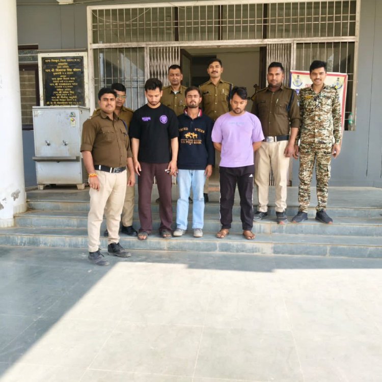 बेटे ने कर्ज चुकाने अपने ही घर में की चोरी:चित्रकूट में जेवरात समेत 14 लाख बरामद, तीन गिरफ्तार, एक आरोपी फरार