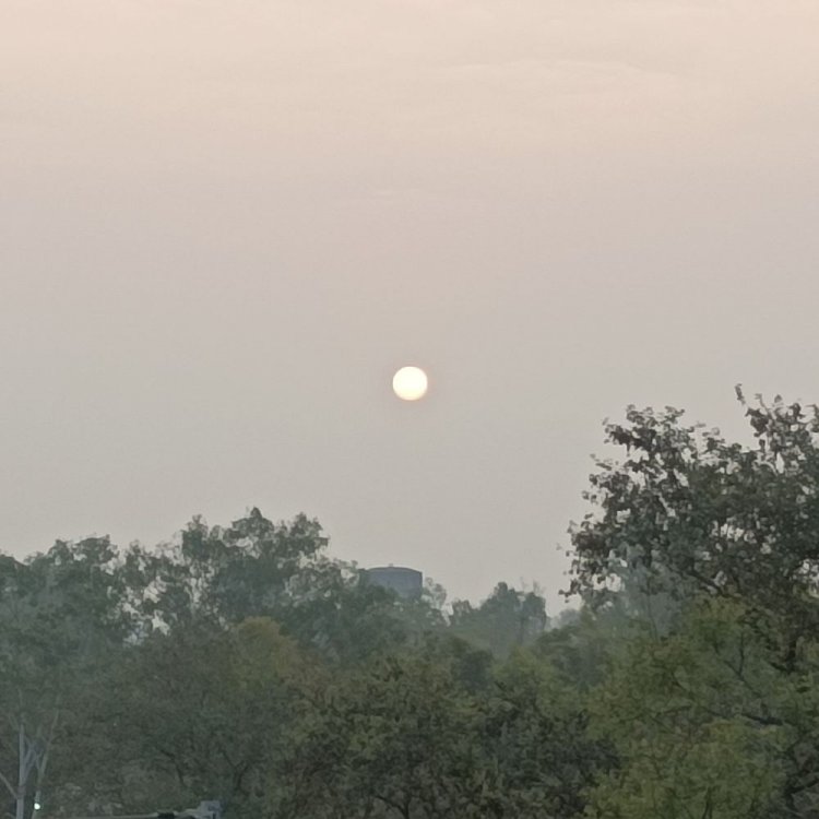 सीहोर में न्यूनतम तापमान 14 डिग्री सेल्सियस दर्ज:ठंडी हवाओं से बढ़ी ठिठुरन, ग्रामीण इलाकों में दिखा हॉट एयर बैलून